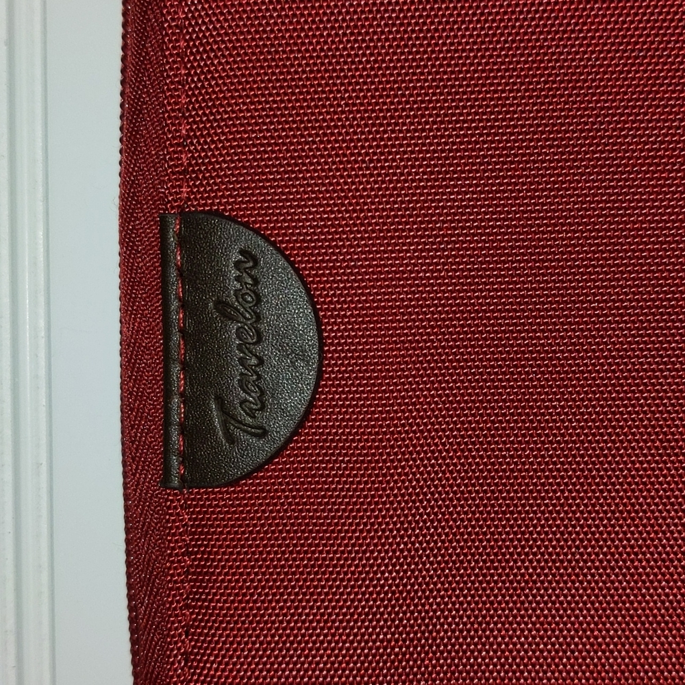 Travelon Red RFID Blocking Zipper Wallet with Wrist Strap New - Picture 2 of 9